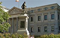 Estatua de Cervantes y Congreso de los diputados Estatua de Cervantes y Congreso de los diputados