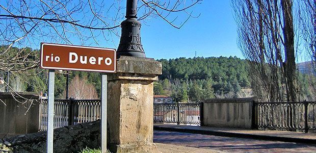 Puente sobre el río Duero