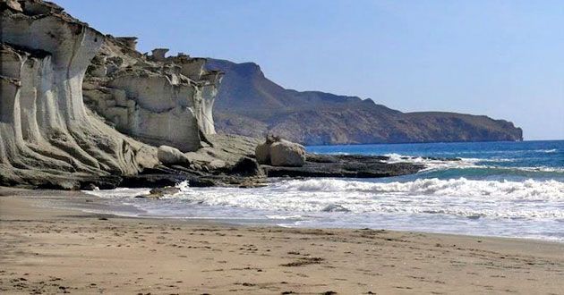 Cala y playa de Enmedio