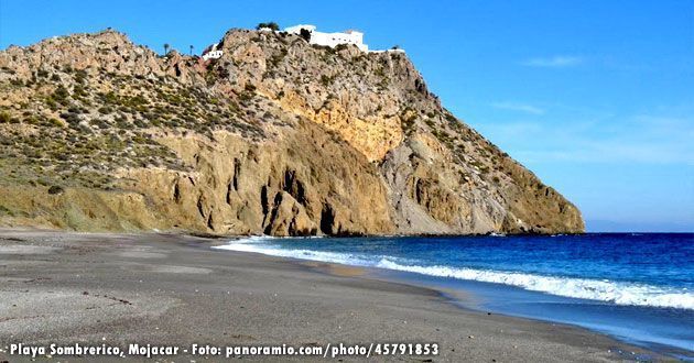 Playa el Sombrerico, en Mojácar