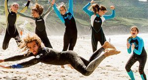 Conoce gente practicando surf