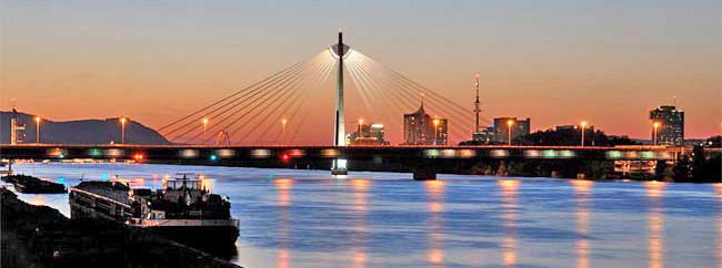 Río Danubio por Viena Río Danubio por Viena