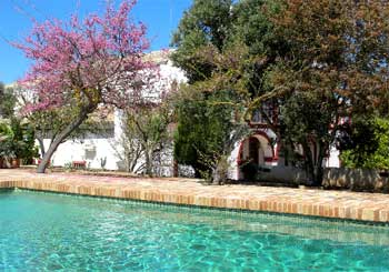 Piscina jardín la Carreña