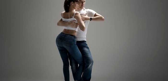Bailar bachata