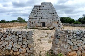Naveta de Tudons, en Menorca