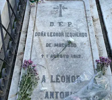 Tumba de Leonor, esposa de Machado en Soria