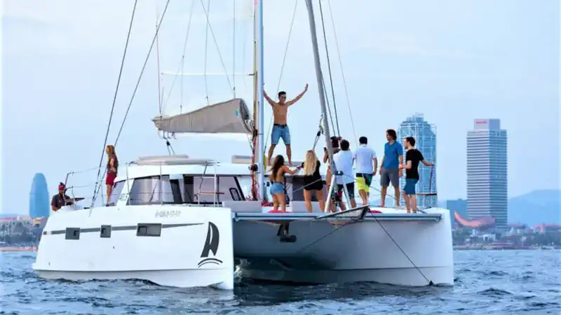 Celebrar un cumpleaños en barco en Barcelona