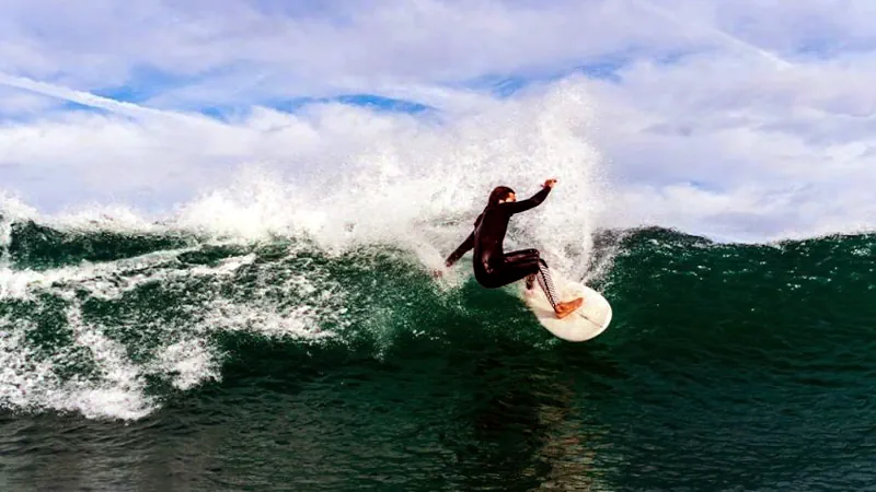 Practicar surf en invierno