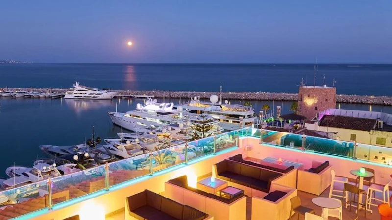 Skylounge Benabola