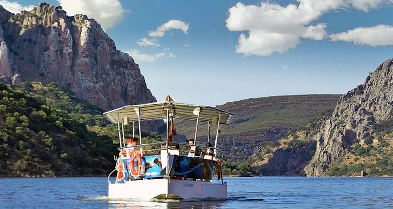 Visitar el Parque de Monfragüe en barco.