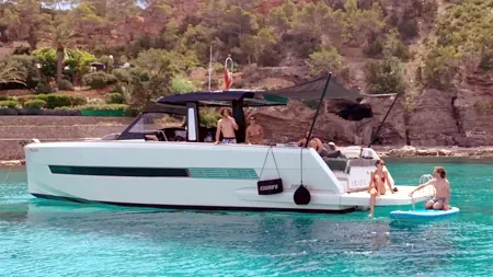 Barco con patrón en Formentera